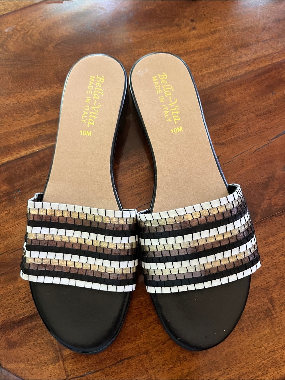 Bella Vita Black Size 10M Sandals with Metallic Multi-Stripe Upper
